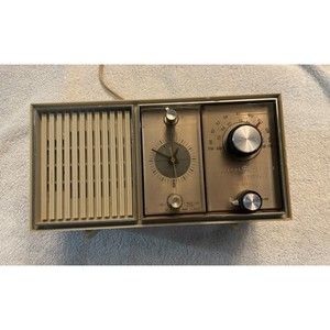 Vintage General Electric Solid State Alarm Clock Radio AM/FM Model c4510b